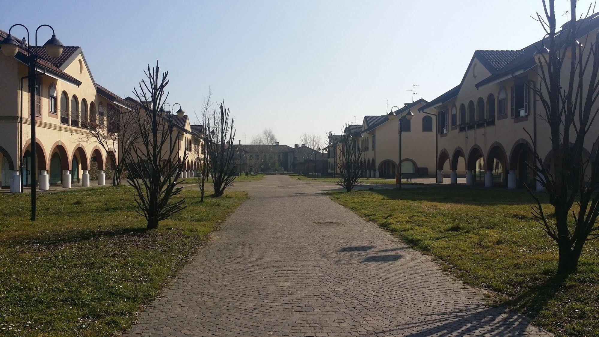Central Park Casarile Exterior photo